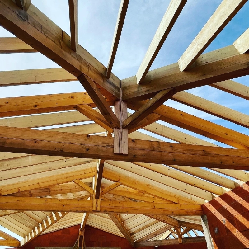 Charpente en <span>bois sur mesure</span>